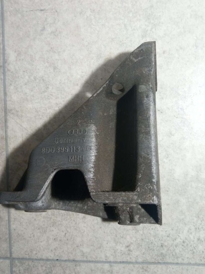 8D0399113AG Кронштейн КПП Audi A6 C5 (S6,RS6) 1999