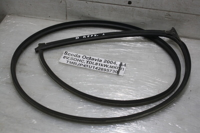 1Z0837698D Уплотнитель дверей Skoda Octavia A4 1U5 2004
