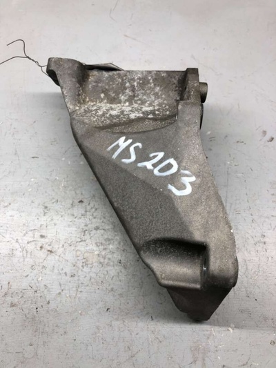8D0199307J Кронштейн двигателя Audi A6 C5 (S6,RS6) 1997