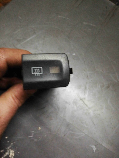 8l0941503a Кнопка подогрева заднего стекла Audi A3 1999