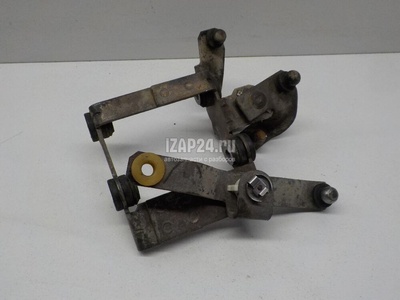 1J0711729F Кронштейн тяги КПП VAG Octavia (A5 1Z-) (2004 - 2013)