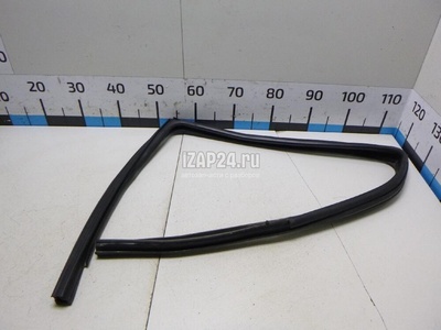 823300034R Уплотнитель стекла двери Renault Duster 2012