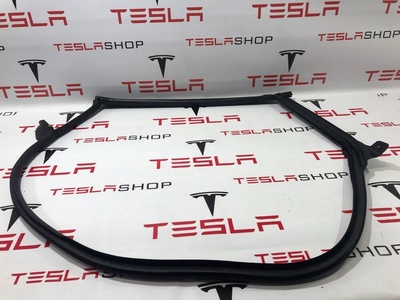 109051100K уплотнитель двери задний левый Tesla Model 3 2020 1090511-00-K