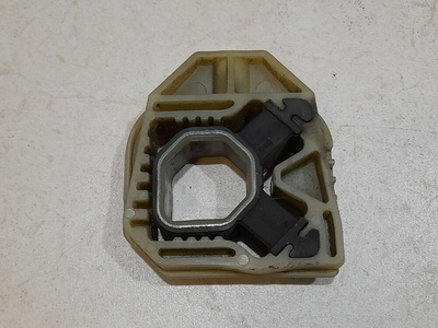 1K0121367L Кронштейн радиатора Skoda Fabia II рестайлинг (2010—2014) 2012 1K0121367G, 1K0121367D / / 1K0121367P