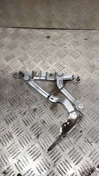 4B5827302C Петля крышки багажника Audi A6 C5 (S6,RS6) 2000