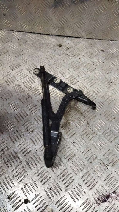 4B5827302 Петля крышки багажника Audi A6 C5 (S6,RS6) 1998