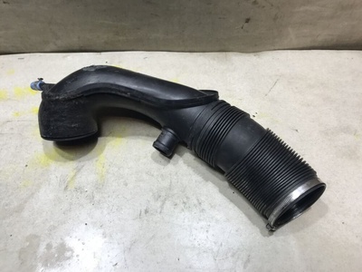 06C133354G Воздухозаборник audi