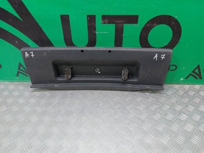 5E58634599B9 Кожух замка багажника Skoda Octavia 3 A7 (5E) 2013-2020 , 5E5863485