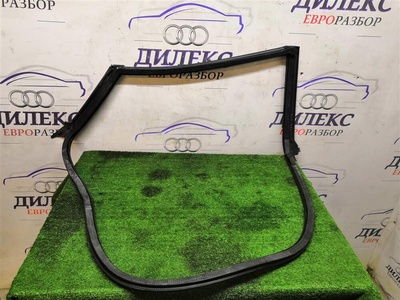 8T8833707C уплотнитель двери Audi A5 /S5 Coupe/Sportback 2008>
