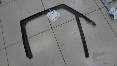 9300AQ Уплотнитель стекла двери задней правой Citroen C4 B7 2011> 2011