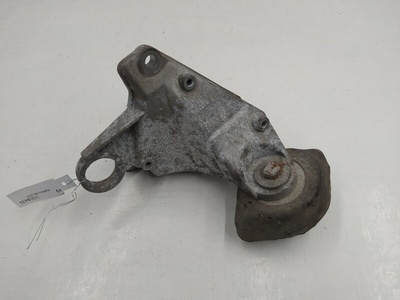 8D0399114S Кронштейн КПП Volkswagen Passat B5+ (GP) 2002