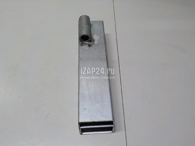 8R0807332E Кронштейн усилителя заднего бампера правый VAG Macan 2013