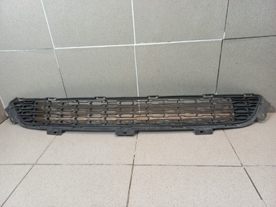 865622P500 Решетка в бампер Kia Sorento XM