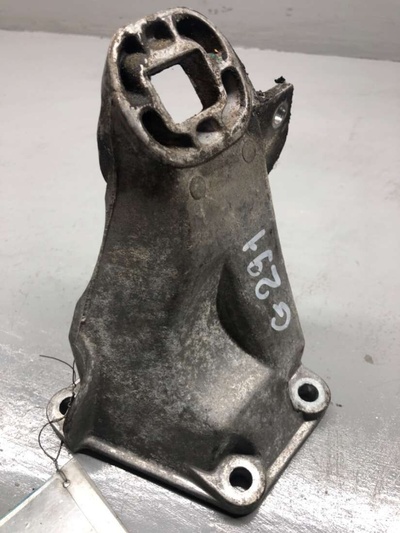 8A0199308G Кронштейн двигателя Audi 100 C4 1994