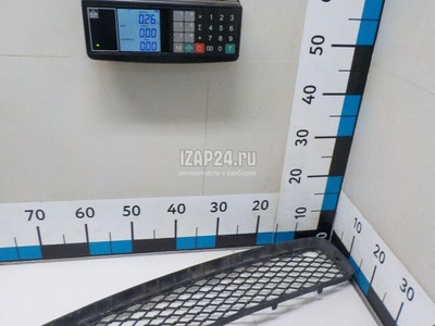 51117163957 Решетка в бампер центральная BMW X5 E70 (2007 - 2013)