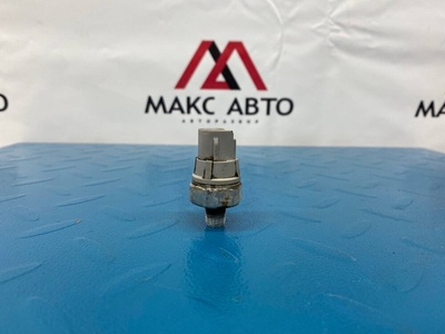 8353028020 Датчик давления масла Toyota town ace 3 kr42 2002 (1996-2008) , <strong>-Б/У Детали сняты с АВТОМОБИЛЯ</strong>