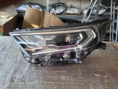 8118542A30 toyota rav4 19 - фара левая светодиодный оригинал европа