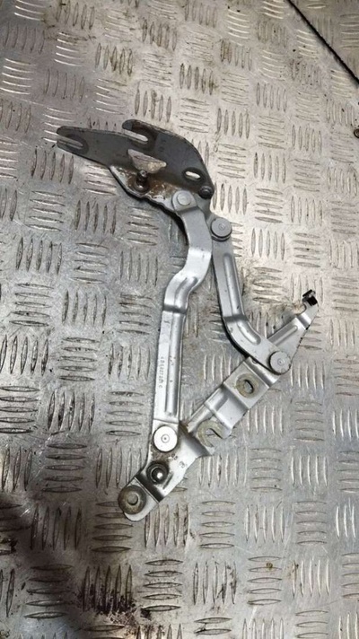 4B5827301C Петля крышки багажника Audi A6 C5 (S6,RS6) 1999