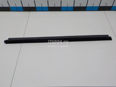 823307765R Уплотнитель (внутри) Renault Arkana 2019