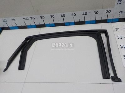 823304696R Уплотнитель стекла двери Renault Arkana 2019