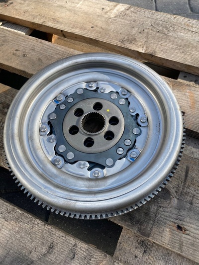 06F105266AF колесо двухмассовый гольф vi r 270 л.с. gti s3 rs3 dsg cdl