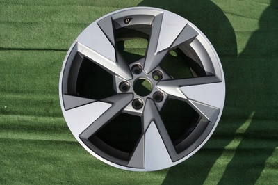 8V0601025 alufelga audi a3 8v0 601 025 dt оригинал