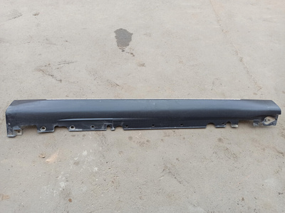 51777176234 Порог пластиковый (накладка) BMW X6 E71 (08-14) R наруж. б\у (арт. )