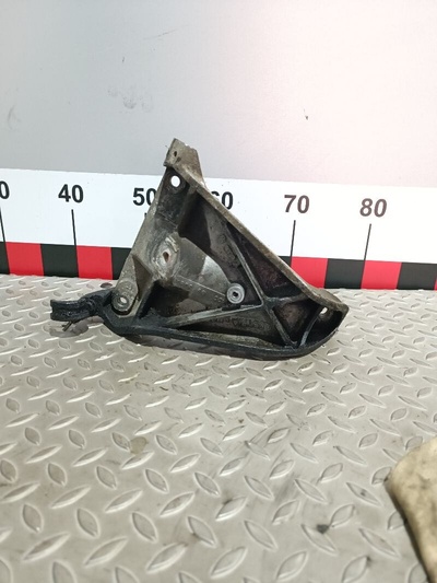 4d0199308a Кронштейн двигателя Audi A8 2000
