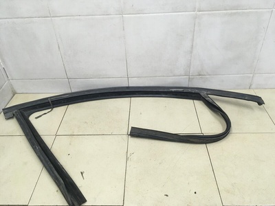 803306544R Уплотнитель стекла двери RENAULT Megane III 2009-2016