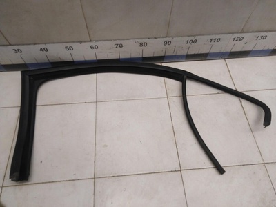 5C68394315AP Уплотнитель стекла двери VW Jetta 2011>