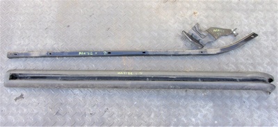 8200163740 master ii 03 - 10r направляющяя лапа дверь prawych