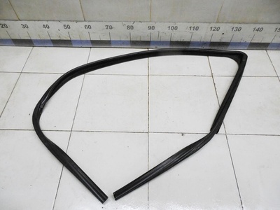 803315826R Уплотнитель стекла двери RENAULT Logan 2005-2014