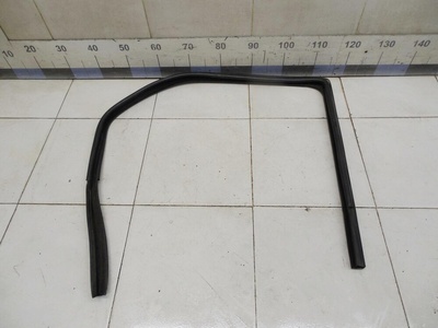 823308414R Уплотнитель стекла двери RENAULT Logan 2005-2014