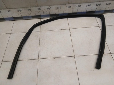823308414R Уплотнитель стекла двери RENAULT Logan 2005-2014