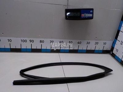 68151F4010 Уплотнитель стекла двери Toyota C-HR 2016