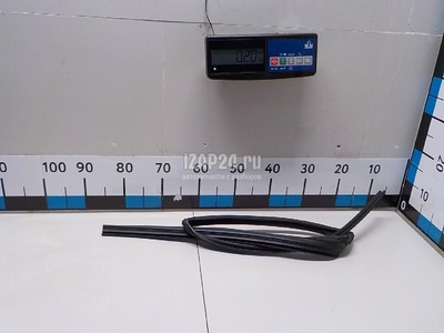 68142F4010 Уплотнитель стекла двери Toyota C-HR 2016