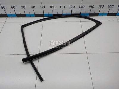 6815142121 Уплотнитель стекла двери Toyota RAV 4 2019