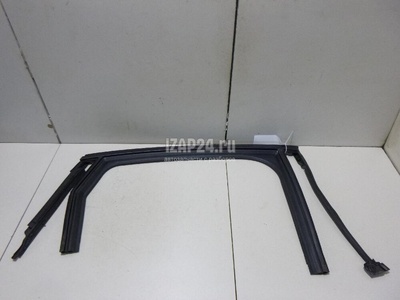 823304696R Уплотнитель стекла двери Renault Arkana 2019