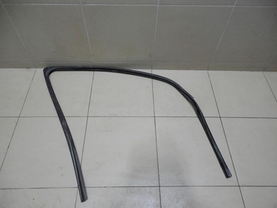 803315826R Уплотнитель стекла двери RENAULT Logan 2005-2014