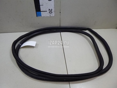 6233260081 Уплотнитель двери Toyota LX 570 2007