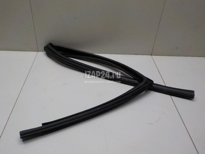 823310036R Уплотнитель стекла двери Renault Duster 2012