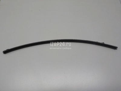 828363947R Уплотнитель двери Renault Logan II 2014