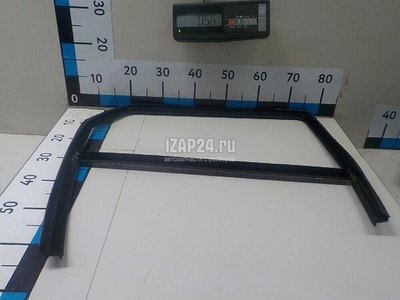 LR114334 Уплотнитель стекла двери Land Rover Range Rover Evoque 2019