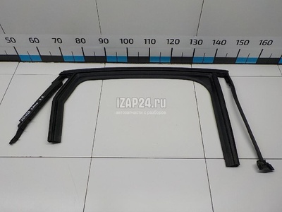 823304696R Уплотнитель стекла двери Renault Arkana 2019