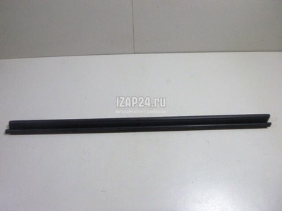 803305037R Уплотнитель (внутри) Renault Duster II 2021