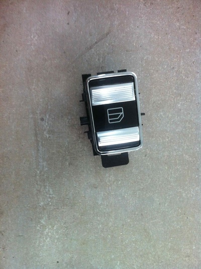 A2218706051 Кнопка стеклоподъемника переднего правого Mercedes S W221 2007 ,,A2218201710,2218706051,2218201710