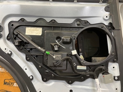 LR045819 Кронштейн двери Задн. Land Rover Range Rover Sport 2 L494 2014