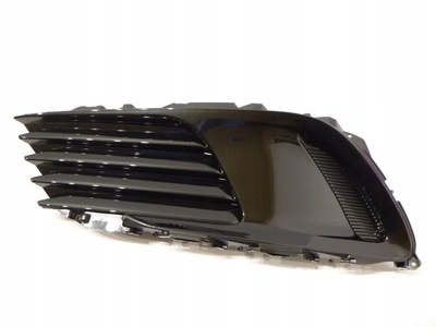 5204002120 решётка заглушка бампера toyota auris 2015 - рестайлинг
