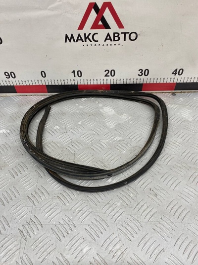 GA7B50899 уплотнительная резинка лобового стекла Mazda Demio 1 DW3W 1999 (1996-2002) , <strong>-Б/У Детали сняты с АВТОМОБИЛЯ</strong>
