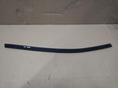 8K0837480C Уплотнитель Audi A4 B8 2011
